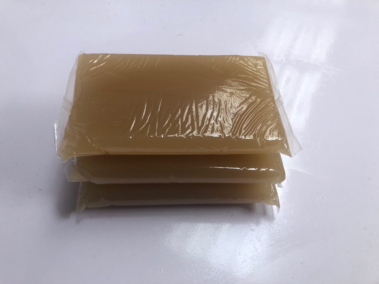 蛋白膠的泡沫比較多，可以選擇蛋白膠消泡劑