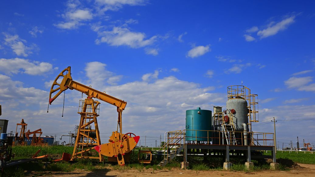 油田助排劑起泡沫，看來少不了油田助排劑消泡劑了！